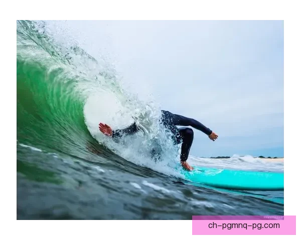 冲浪新手必知：掌握冲浪规则，安全快乐享受浪潮刺激